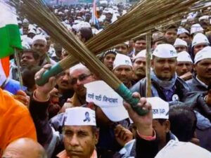 Aam Aadmi Party में भगदड़ क्यों
