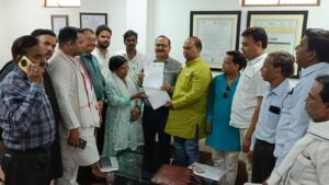 Firozabad News: पार्षद एकता मंच ने टेंडर प्रक्रिया पर उठाए सवाल, नगर निगम में गदर कट गया!