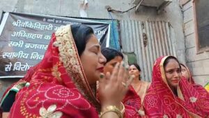 Mathura News: Now it is a do or die battle on Banke Bihari Corridor, women narrated their ordeal in tears!
