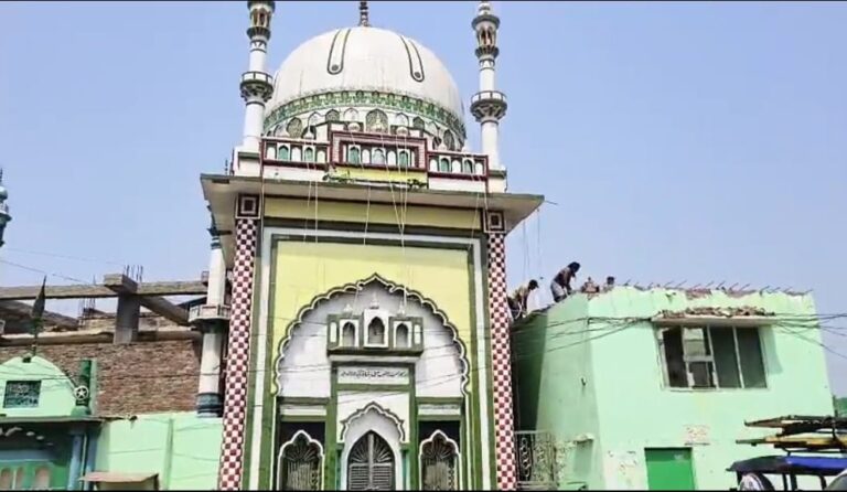 Encroachment संभल में अतिक्रमण को लेकर मुस्लिम पक्ष खुद आगे आया मुस्लिम पक्ष