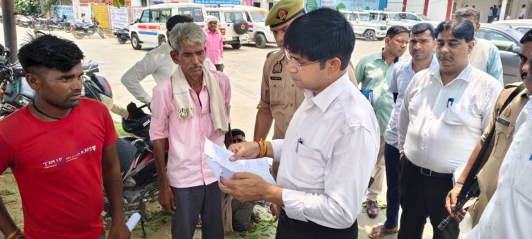 Ground Zero-पर संभल DM की सुनवाई | DM Rajendra Pensiya