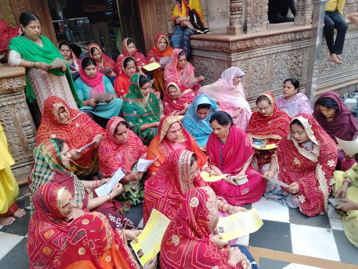 Yamuna Water-वृंदावन में यमुना जल को लेकर महिलाओं ने सांसद हेमा मालिनी को घेरा