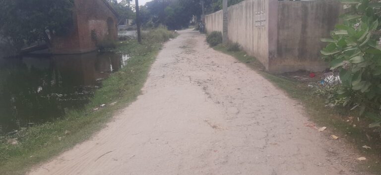 Broken Road Pilibhit-पीलीभीत में टूटी सड़के