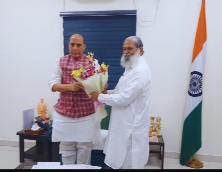 Anil Vij Met Rajnath Singh.