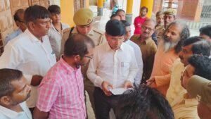 Sambhal temple land dispute: डीएम की सख्ती से मेला भूमि बची