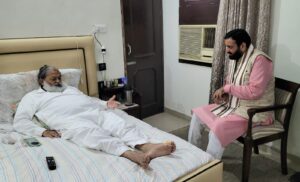 CM Saini Met Anil Vij. अंबाला में Anil Vij से मिलने पहुंचे CM Nayab Saini. सुभाष बराला ने भी की मुलाकात. पैर के फ्रैक्चर के बाद बेड रेस्ट पर विज