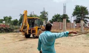 Vandan Yojana Dispute: संभल में मेला भूमि पर जेसीबी चढ़ा