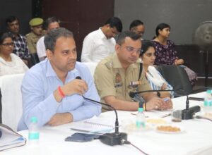 CMO Sleep Moradabad Meeting-सभी अधिकारी बैठक में थे मौजूद