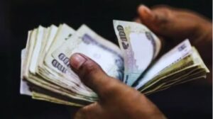 Lady Police Caught With Bribe.