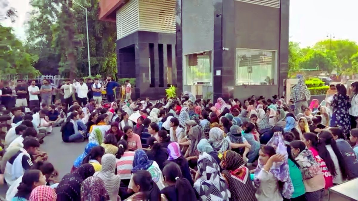 Hisar Lathicharge Update.