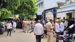 ‘Advocates का चेंबर वॉर: कुर्सी की खातिर धमकी