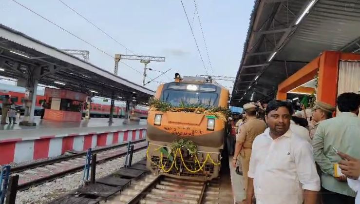 "Amrit Bharat Express Inauguration: जब मोदी जी ने दिखाई हरी झंडी