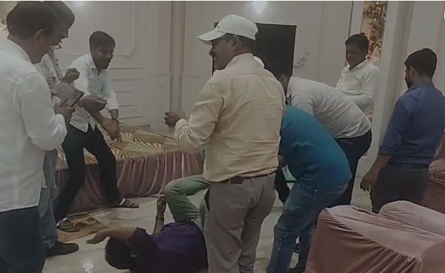 EO Surendra Pratap Singh का 'माइकल जैक्सन' स्टाइल नागिन डांस