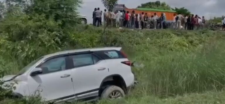 fortuner accident-गाजीपुर