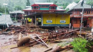 मंडी में बादल फटने से बर्बादी के 4 दिन बाद खुली सांसद Kangana Ranaut की नींद - अब दे रहीं सफाई