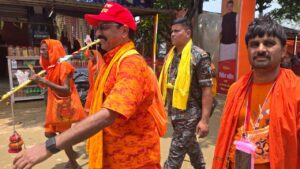 सावन 2025 : झारखंड के पूर्व DGP राजीव कुमार की शिवभक्ति – 2015 से बैद्यनाथ धाम तक पैदल कांवड़ यात्रा