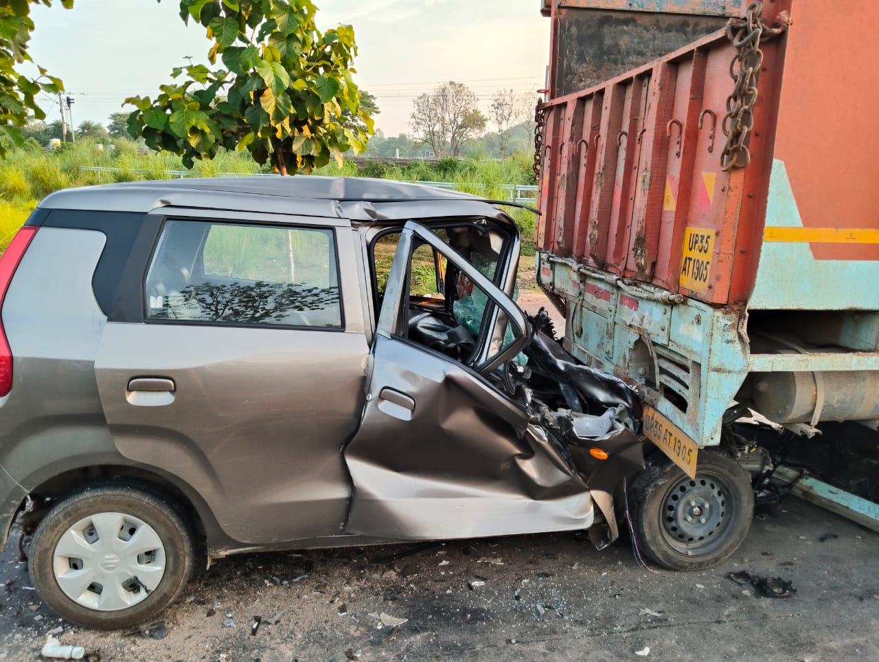 Road Accident ने मंत्री के कैमरामैन की जिंदगी पर ब्रेक लगा दिया।