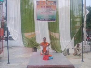 Banda News: DM साहब के निर्देश, फिर भी नहीं हुई कोई कार्रवाई, आमरण अनशन पर बैठा पीड़ित !