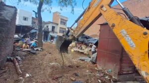 संभल Alambazar: परंपरा या रोज़ी पर चोट?