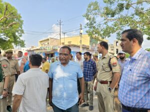 Duty First: मथुरा में होमगार्ड ने DM-SSP को रोका