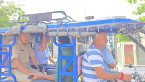 Duty First: मथुरा में होमगार्ड ने DM-SSP को रोका