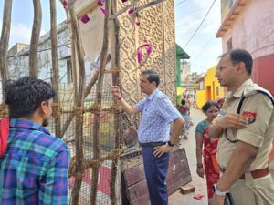 Duty First: मथुरा में होमगार्ड ने DM-SSP को रोका