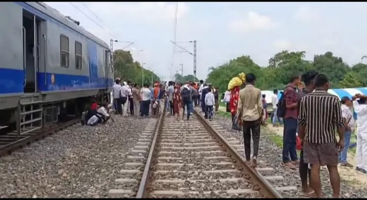Train Accident: जखनियां-गाजीपुर में बचे कई परिवार