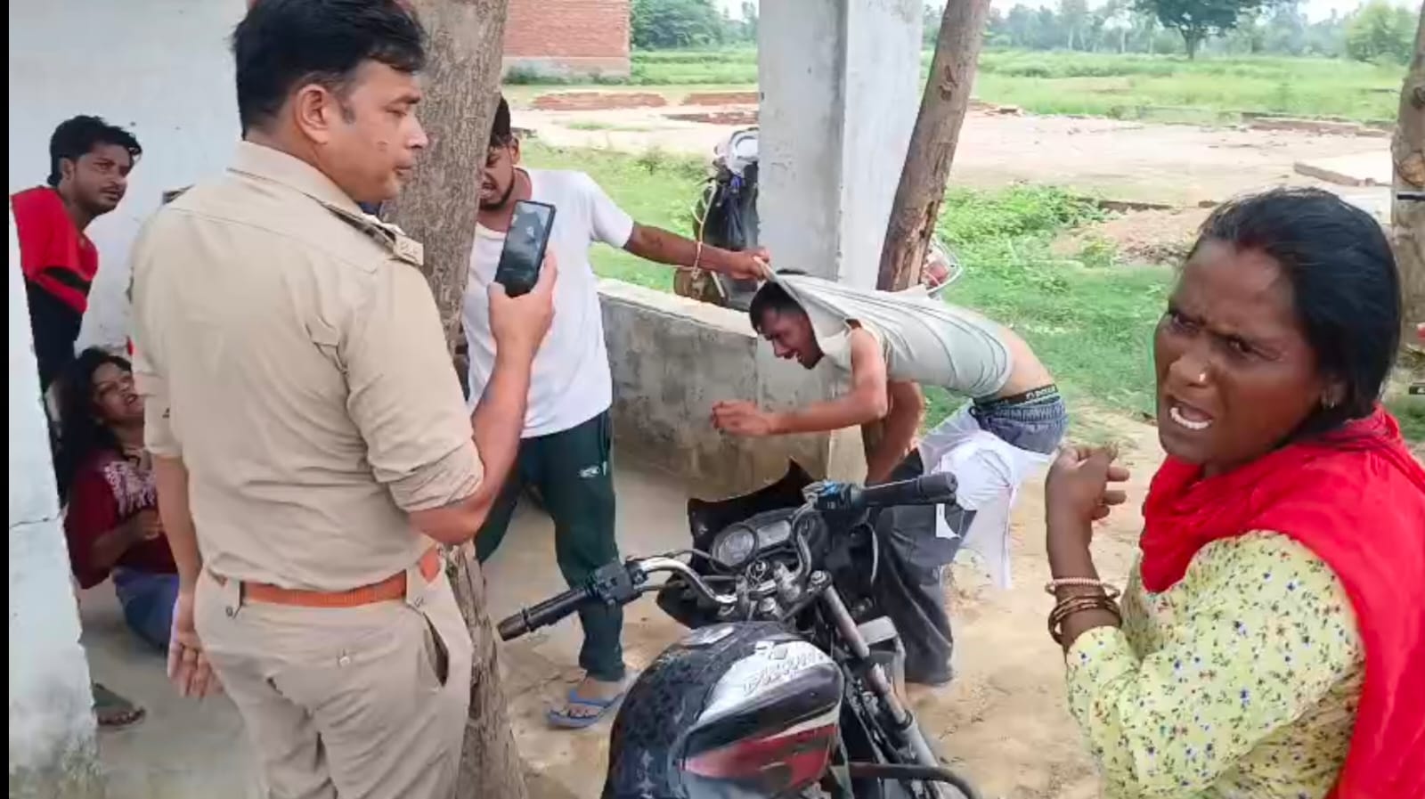 Sambhal Land Dispute: संभल में ज़मीन के लिए मारपीट