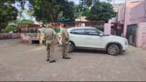 Mathura News: रंगे हाथ धर लिए गए बड़े साहब, अब खुलेगी पोल !