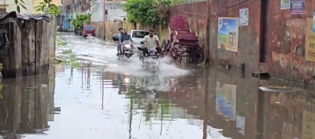Bulandshahr Rain: झमाझम बारिश से खुली नगर पालिका की पोल,