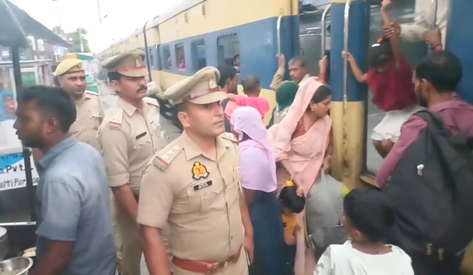 Kanwar Yatra Shravan Maas: संभल रेलवे स्टेशन पर सख्त चेकिंग