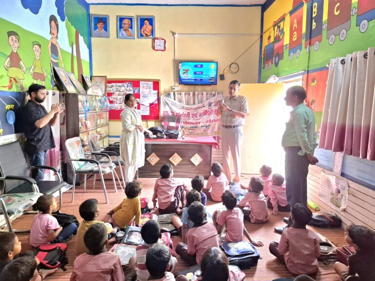 District Magistrate School Inspection: मथुरा में डीएम ने बच्चों को पढ़ाया