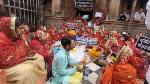 Mathura News: बांके बिहारी कॉरिडोर पर बवाल, शासन-प्रशासन की चुप्पी पर बड़ा सवाल, आखिर क्या पक रहा है ?