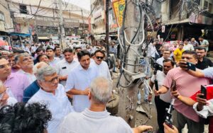 Deepender Hooda Met People.