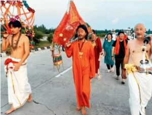 Hoshi Takayuki Japanese Kanwaria. शिव की भक्ति में लीन हुआ जापानी अरबपति… बिजनेस, प्रॉपर्टी छोड़ भक्ति की राह पर चला. करिए ‘बाला कुंभ गुरु-मुनि’ से खास मुलाकात