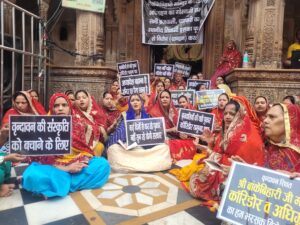 Mathura News: बांके बिहारी कॉरिडोर पर बवाल, शासन-प्रशासन की चुप्पी पर बड़ा सवाल, आखिर क्या पक रहा है ?