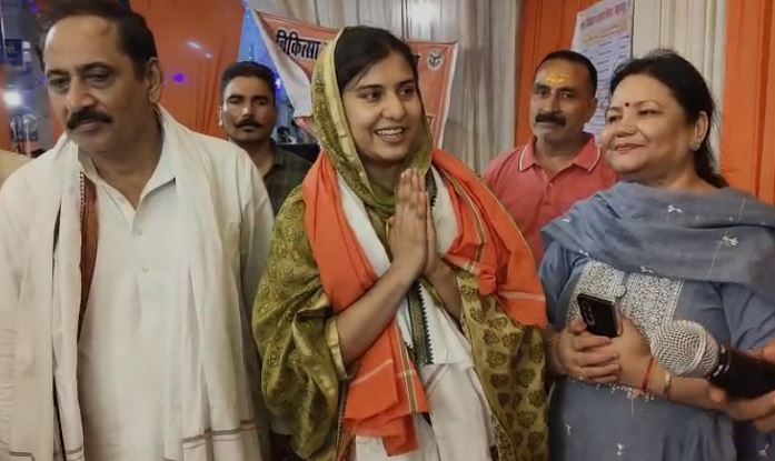 Iqra Hasan की शिव भक्ति