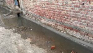 Saharanpur News: नई सड़क उखड़ने लगी, ये क्या हो रहा है, 'विकास' पगला गया क्या ?