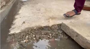 Saharanpur News: नई सड़क उखड़ने लगी, ये क्या हो रहा है, 'विकास' पगला गया क्या ?