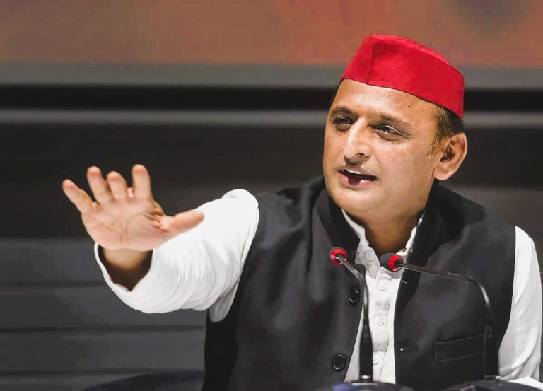 Akhilesh Yadav Honored Mankirt Aulakh.