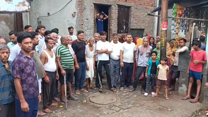 Firozabad Garbage Issue Protest.