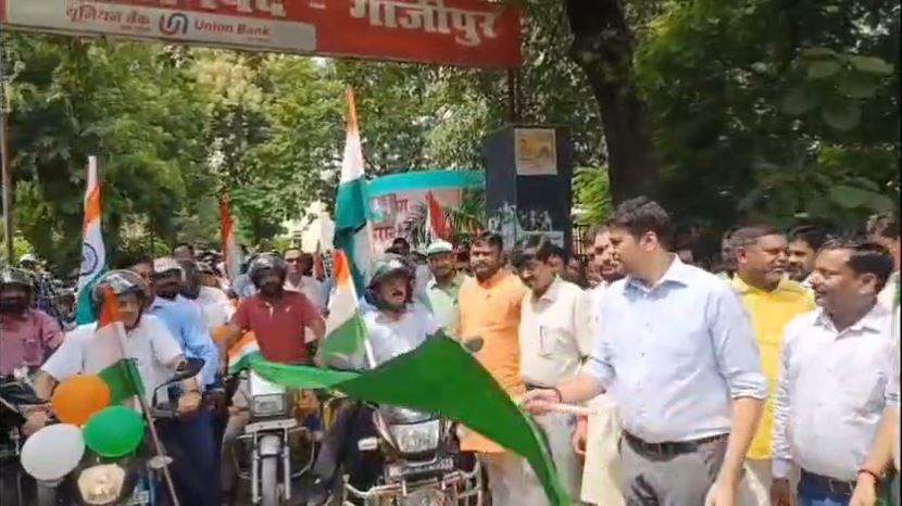 Ghazipur News: गाज़ीपुर में तिरंगा यात्रा, देशभक्ति के रंग में रंगा शहर