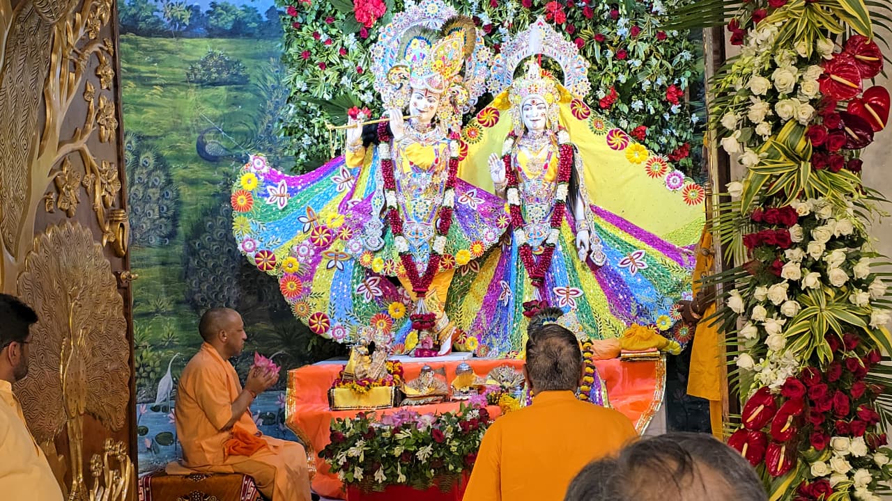 Shri Krishna Janmashtami: भगवान कृष्ण का जन्म, देशभर में उत्सव की धूम