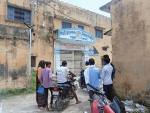 Sambhal News: सिपाही लाल स्मारक किसान इंटर कॉलेज में फीस के नाम पर अवैध वसूली !