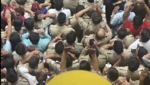 Vrindavan News: मंगला आरती पर VIP कल्चर का ग्रहण, श्रद्धा पर भारी पड़ा सेटिंग का खेल !