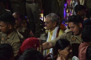 Vrindavan News: मंगला आरती पर VIP कल्चर का ग्रहण, श्रद्धा पर भारी पड़ा सेटिंग का खेल !