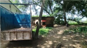 Village Dispute in Sultanpur: सपा प्रधान प्रसून मालवीय की दबंगई! 80 साल पुराने नलकूप का रास्ता गायब, किसान पानी को तरसे