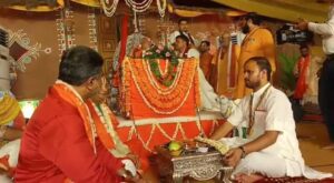 Vrindavan News: रामभद्राचार्य जी महाराज ने किसे बताया सनातन का सच्चा योद्धा ? जानिए