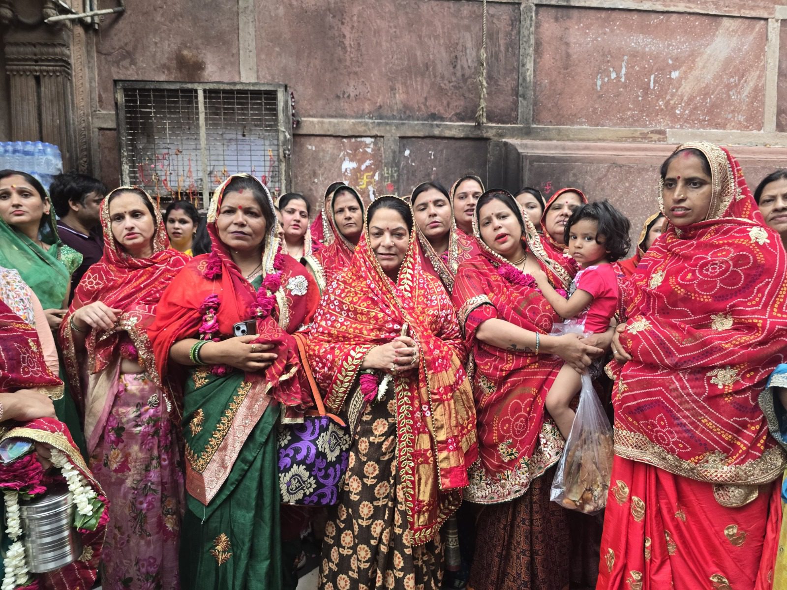 Vrindavan News: ब्रजवासियों में उल्लास, ठाकुर जी को बताया सूत्रधार