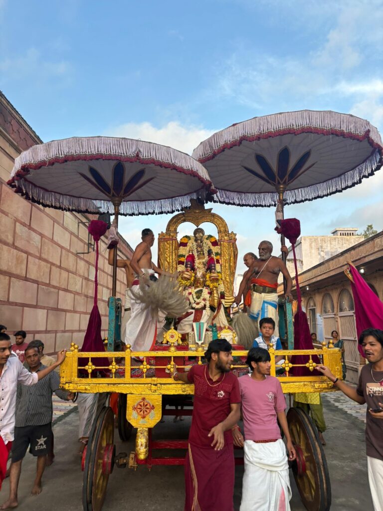 Vrindavan News: श्री रंगनाथ मंदिर में गज ग्राह लीला